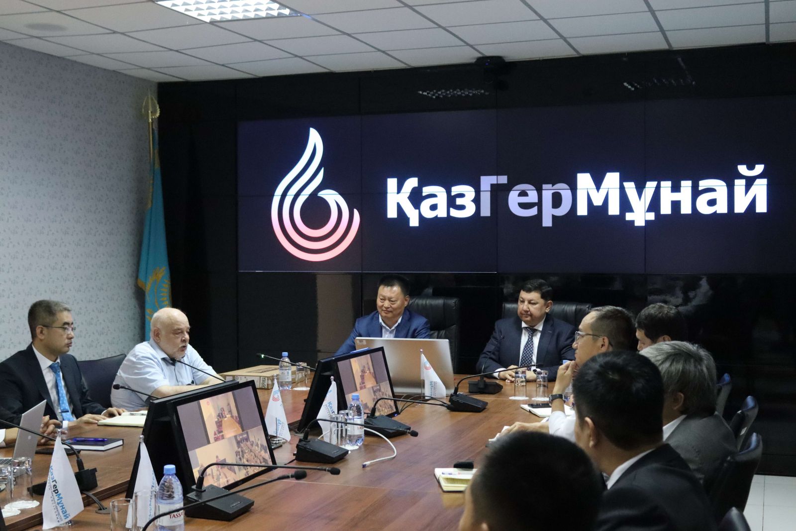 Гиземанн Карл - директор департамента геологии и разработки - ТОО «СП ...
